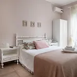 Ortensia فندق مبيت وإفطار آتْشّي كاستيلّو
