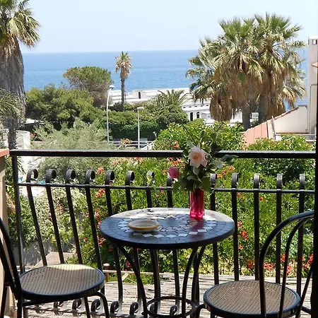 Couette-café Ortensia Aci Castello